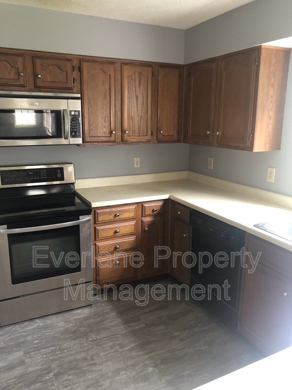 Building Photo - 7686 Baywood Dr S