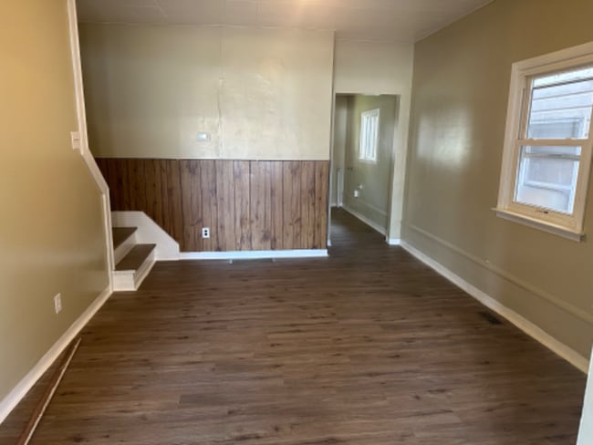 Building Photo - 537 47th St