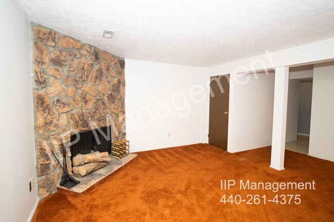 Building Photo - Spacious Updated 2 Bedroom Townhouse in Wi...