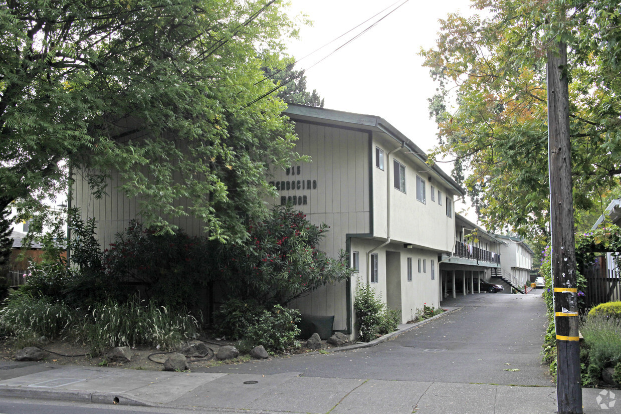 Primary Photo - Mendocino Manor