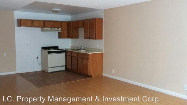 Building Photo - 1160 Elm Ave