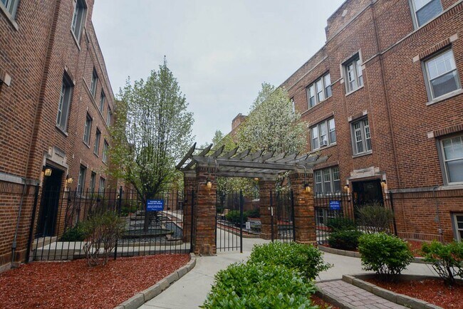 Building Photo - 714 W Barry Ave
