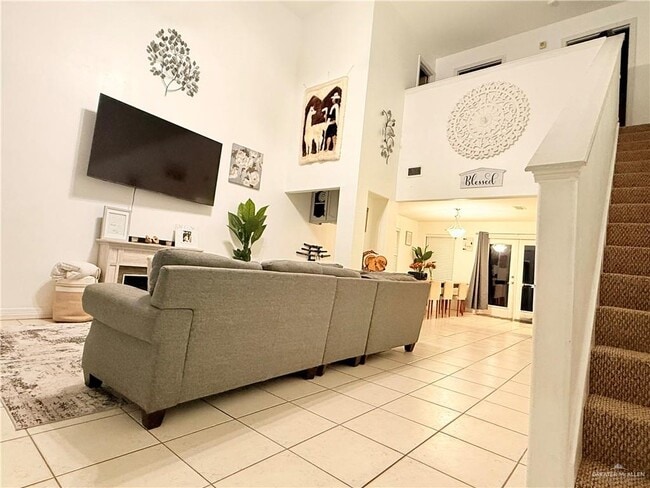 Building Photo - 19 West Dr