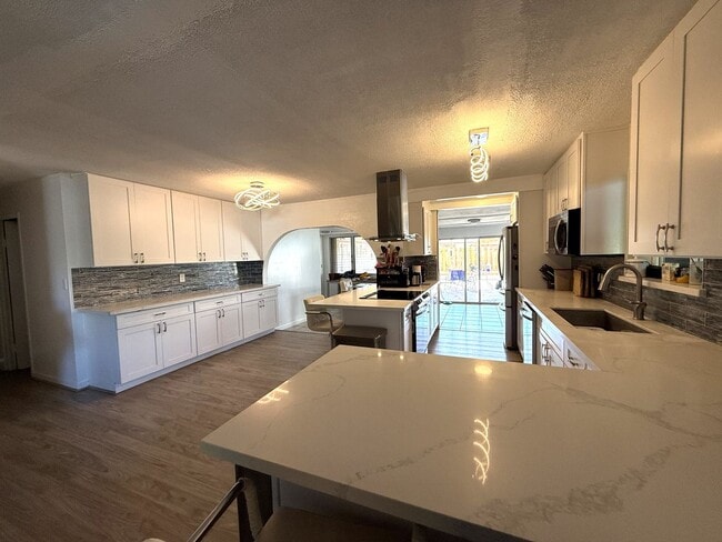 Foto del edificio - Ewa Beach- 8 bedrooms/4 baths/Carport/Spac...