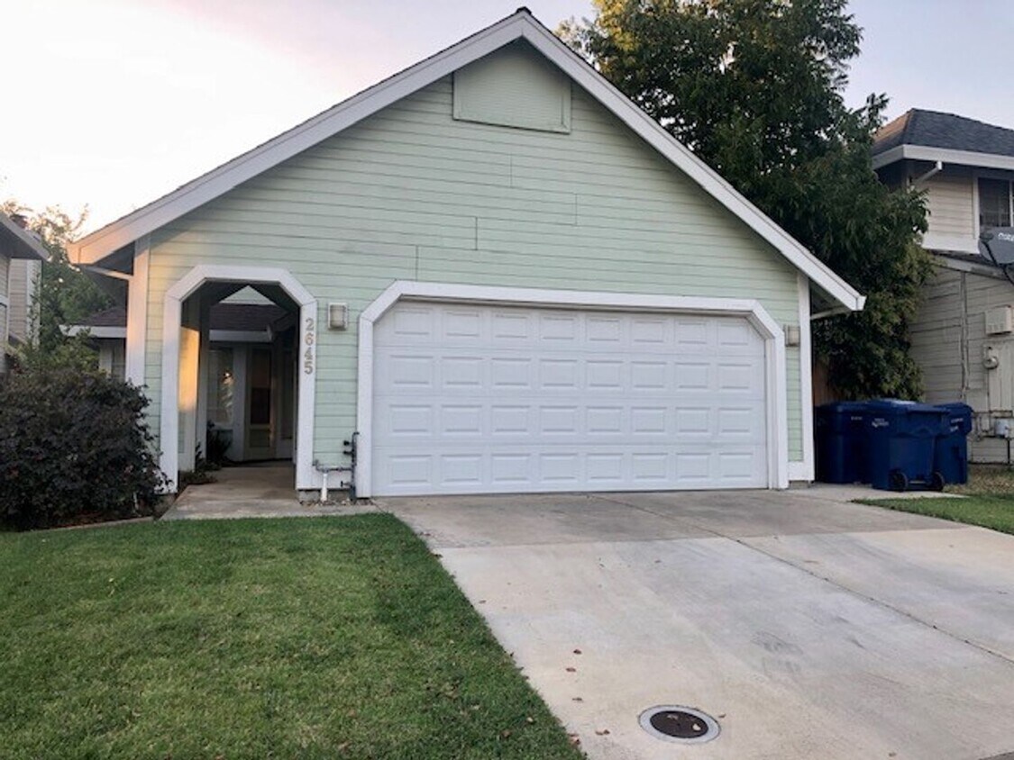 Foto principal - Charming and Spacious Home in Carmichael