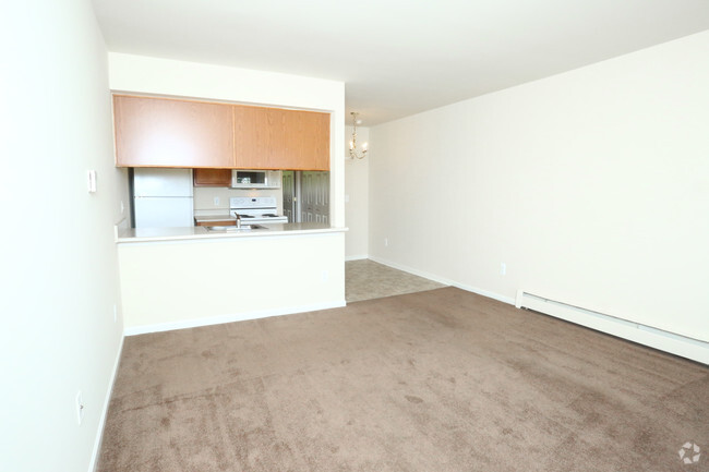 1BR, 1BA, 600sf - Living Area - Kings Lane Apartments