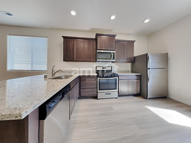 Building Photo - 1229 W 16th Ave