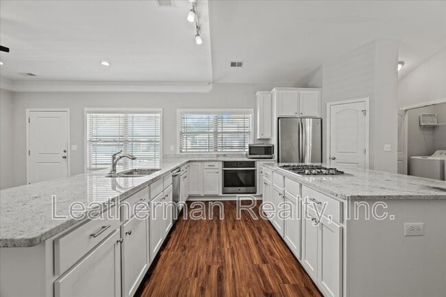 Building Photo - 405 Senate St