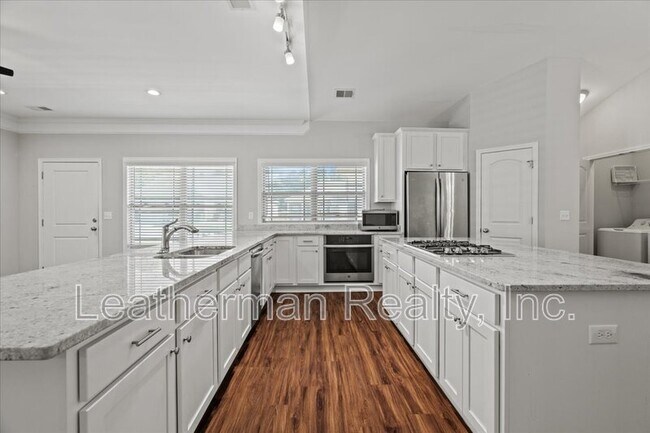 Foto del edificio - 405 Senate St