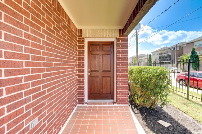 Building Photo - 8656 Meadowcroft Dr
