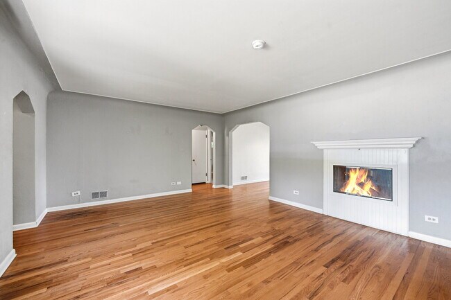 Building Photo - $2,400.95 with $300 off the first month's rent, 2 Beds - 1 Bath, Single Family Home in Denver wit...