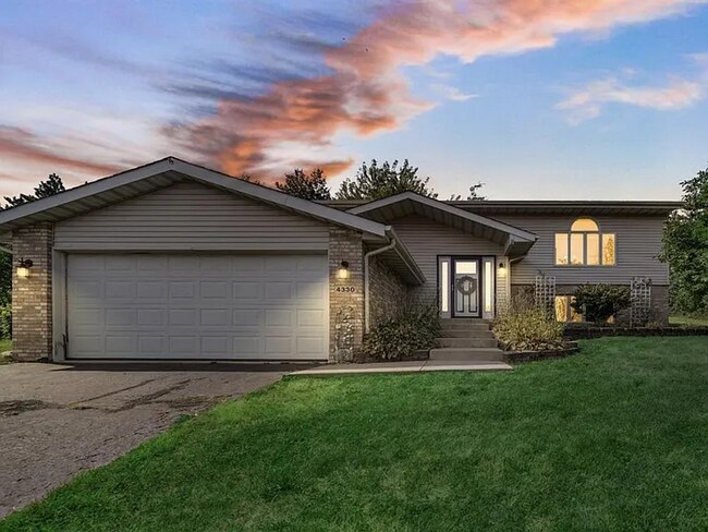Foto del edificio - 4330 Pinehurst Ct