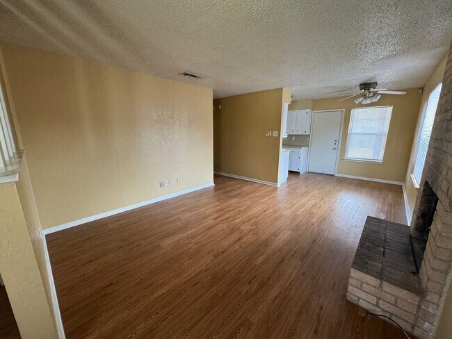 Foto del edificio - 2208 Hunt Dr
