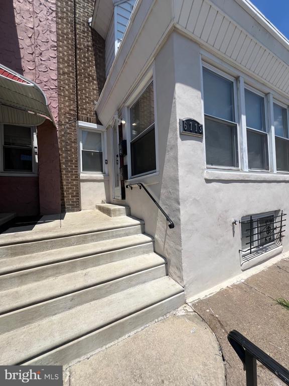 Building Photo - 6713 Guyer Ave