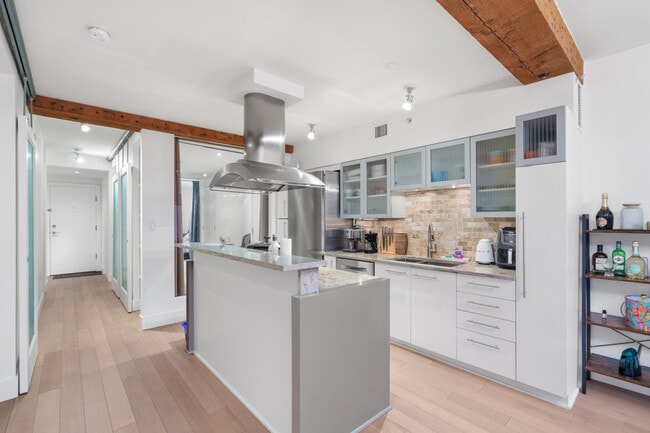 Building Photo - 1275 Hamilton St