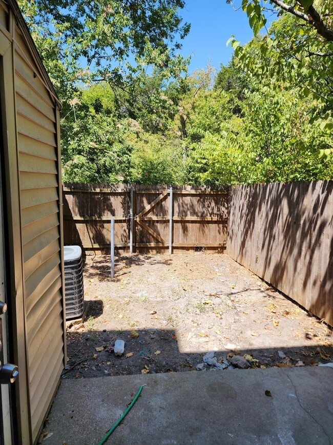 Building Photo - 2195 Aspen Dr