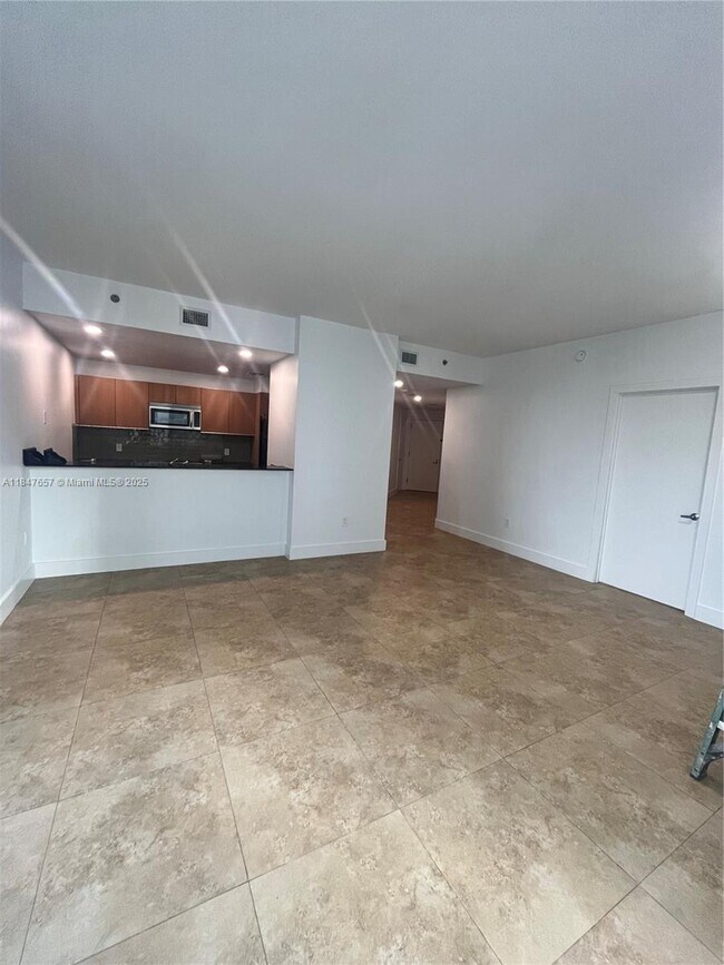 Building Photo - 1060 Brickell Ave