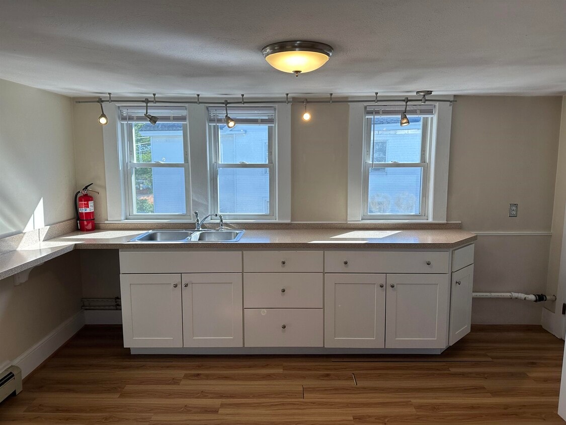 Primary Photo - 17 Hanover St