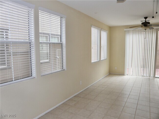 Foto del edificio - 657 Lucky Pine St