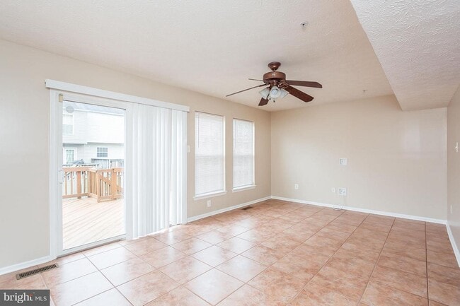 Building Photo - 9892 Bayline Cir