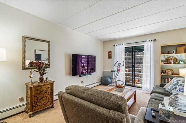 Foto del edificio - 66-07 242nd St