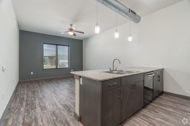 1BR, 1BA - 705SF - Kitchen - East End Lofts at the Railyard