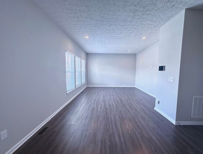 Building Photo - 37571 Tail Feather Dr