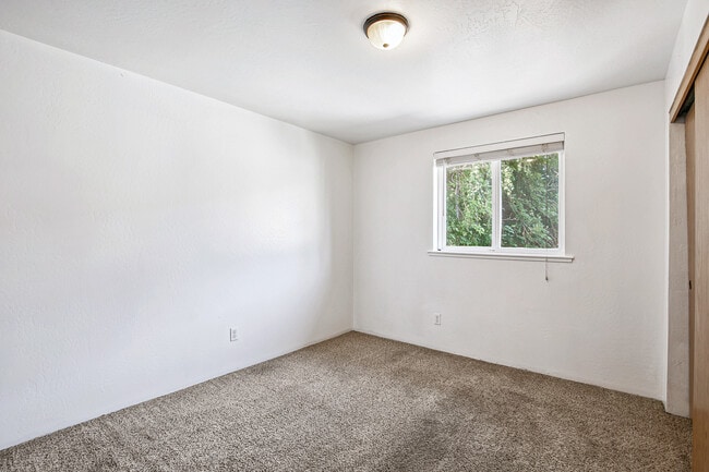 Two bright bedroomm - 1845 N Keene Way Dr