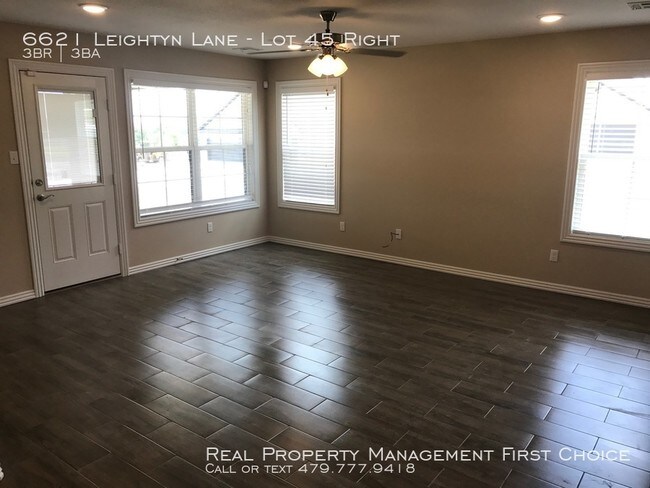 Building Photo - 3 BED 2 BATH TOWNHOMES IN CHAFFEE CROSSING