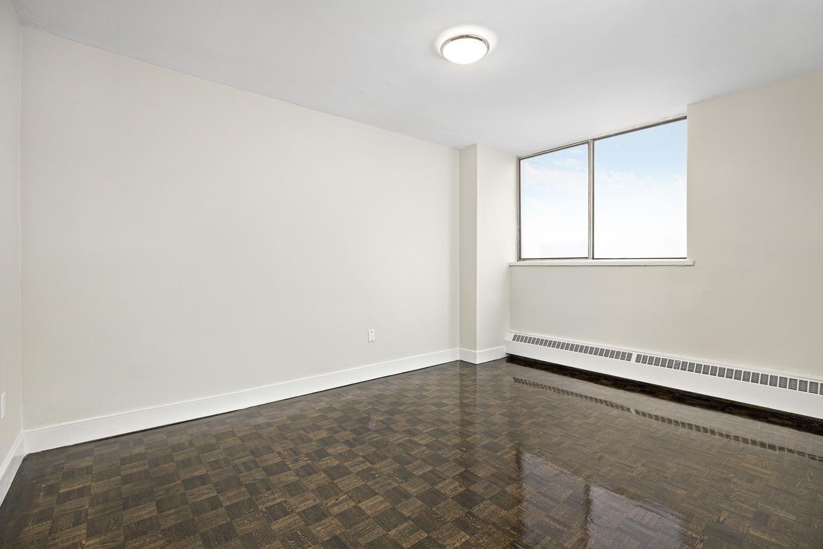 Parkside Place Apartments 55 Triller Ave Toronto, ON