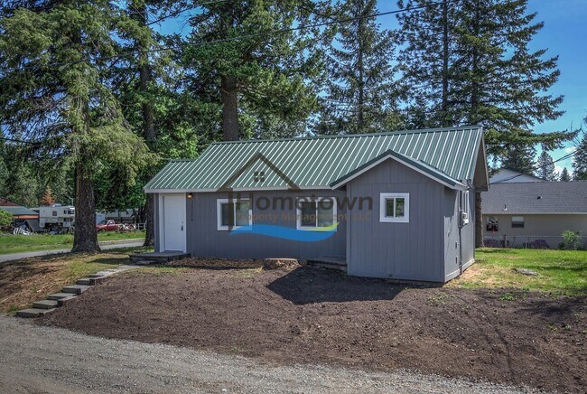 Building Photo - 1 Bed 1 Bath Home w/Detached Garage Downto...