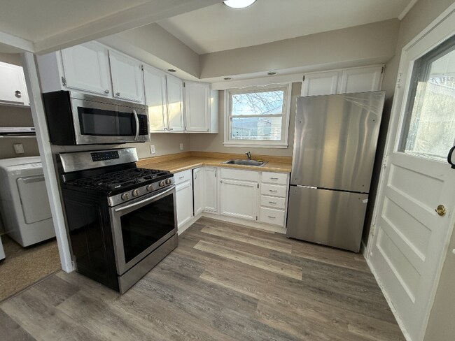 Foto del edificio - 5326 Rawlings Dr