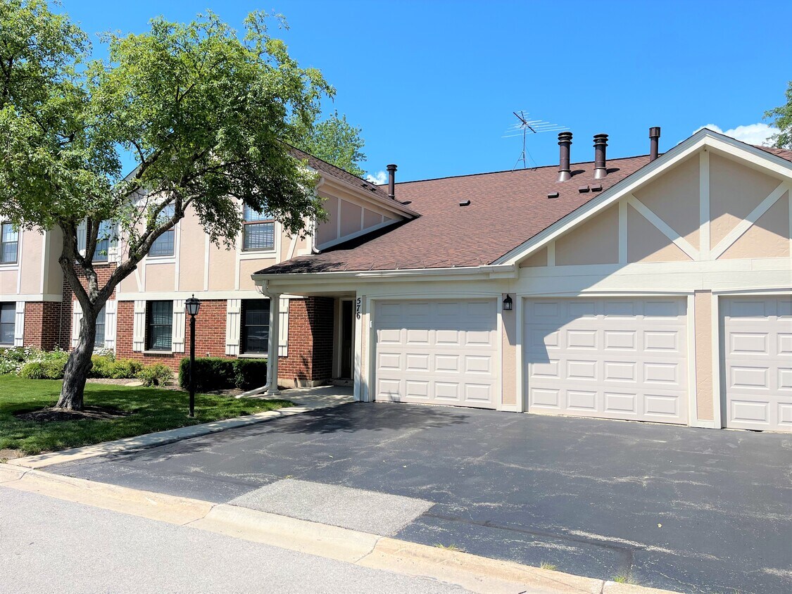576 Greystone Ln Unit C1, Wheeling, IL 60090 Condo for Rent in