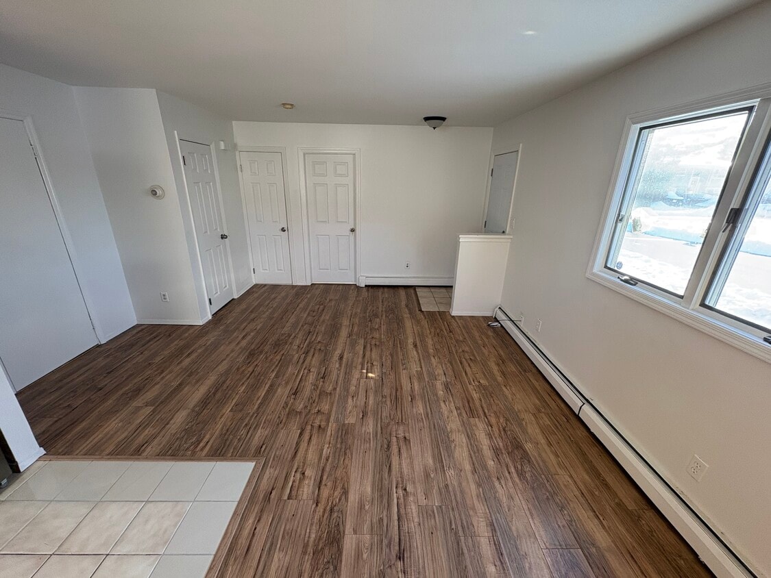 Building Photo - 61 Bowling Ln