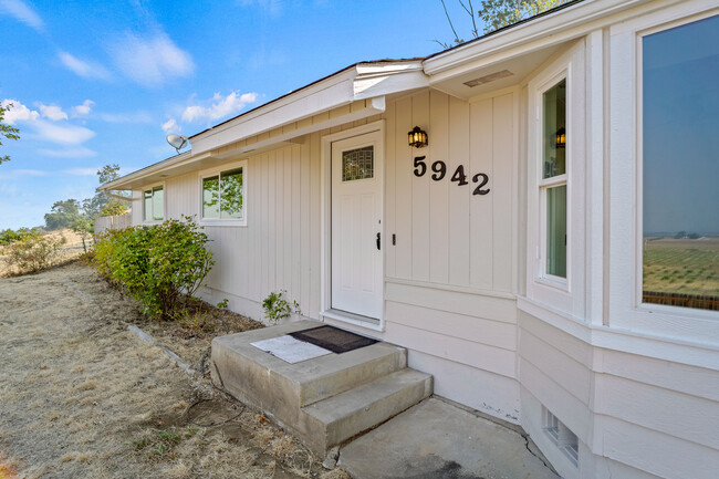Building Photo - 5942 Foothill Rd