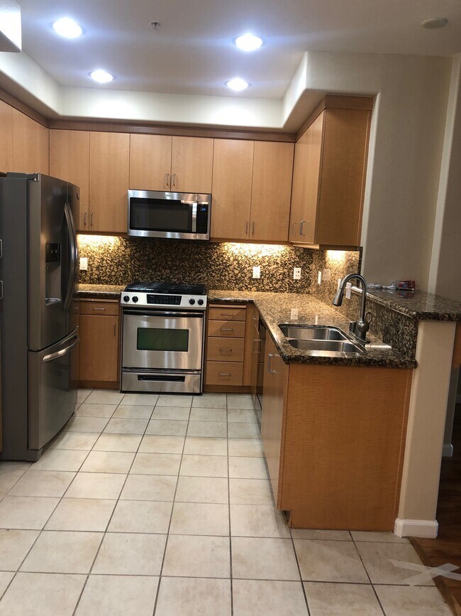 kitchen - 1101 S Main St