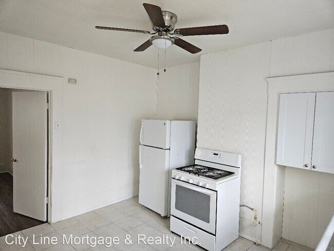 Building Photo - 1 br, 1 bath House - 136 Pennsylvania Ave. #3