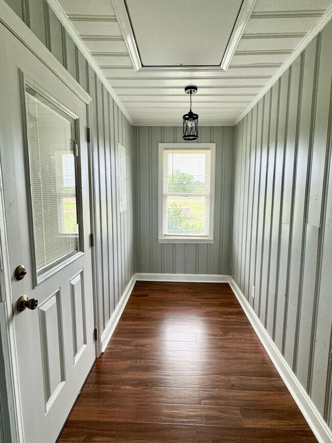 Foto del edificio - Move in ready! Fully Renovated with attent...