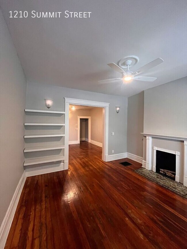 Building Photo - 1210 Summit St