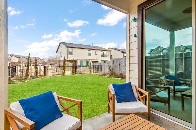 Foto del edificio - 3311 Rainflower Springs Ln