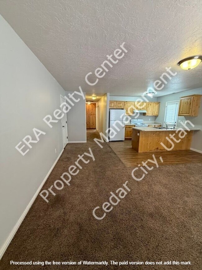 Building Photo - 3 bed 2 bath - Twin Home