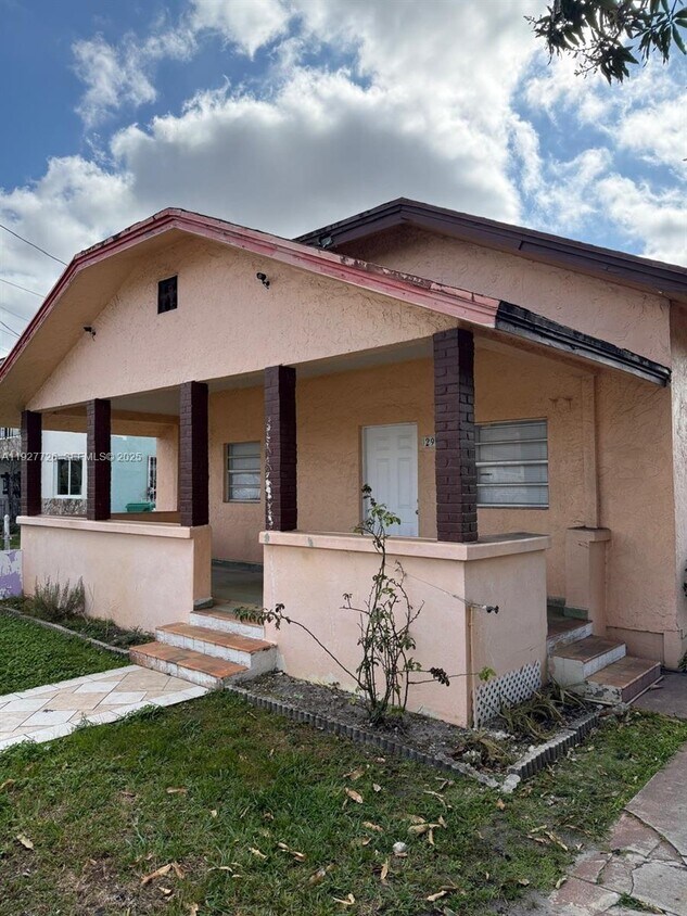 Foto principal - 2978 NW 28th St