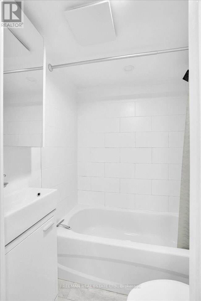 Building Photo - 15 Thorburn Ave