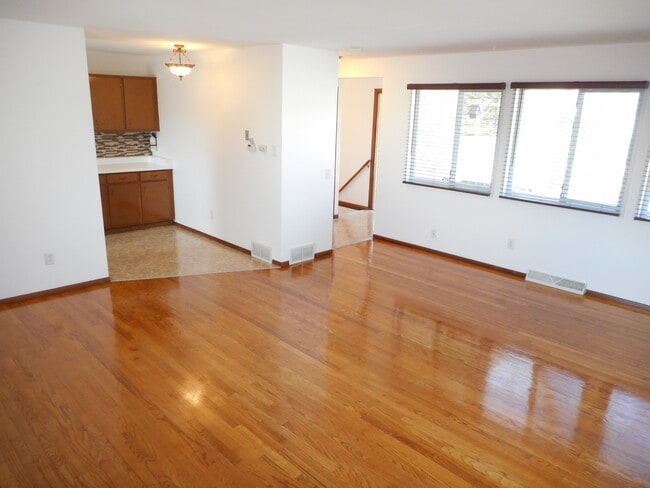 Building Photo - 1615 Reetz Rd