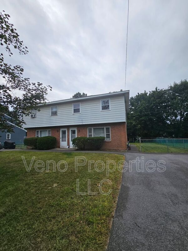 Building Photo - 236 Old Niskayuna Rd