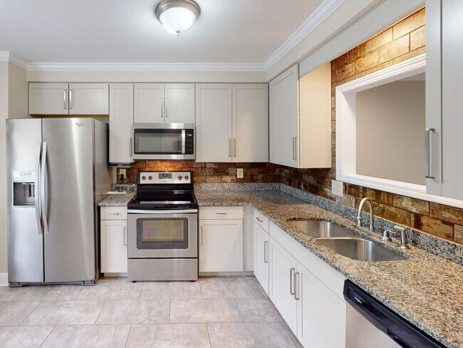 Foto del edificio - Move-in Ready Townhome in Desirable Sango ...