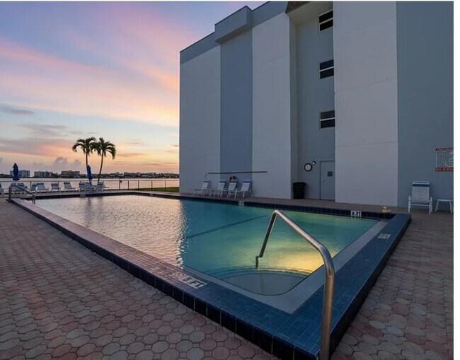 Foto del edificio - 1516 S Lakeside Dr