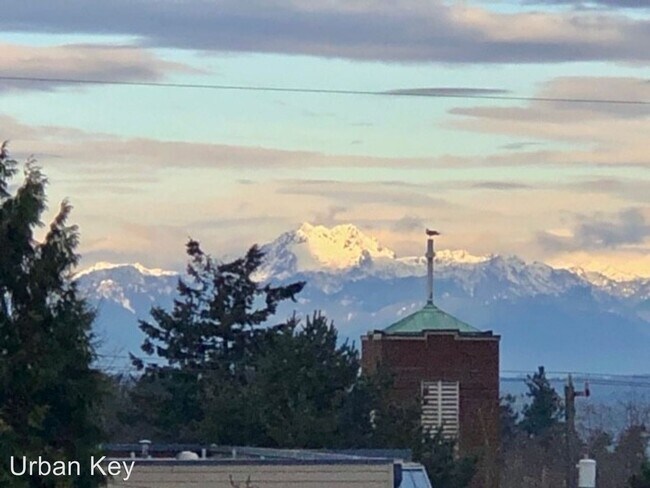Foto del edificio - 3 br, 2 bath House - 3459 41st Ave SW