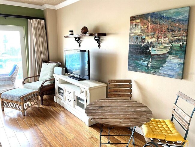 Building Photo - 880 Mandalay Ave