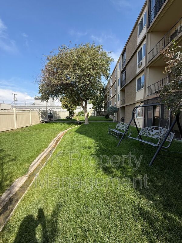 Building Photo - 925 1st Ave N